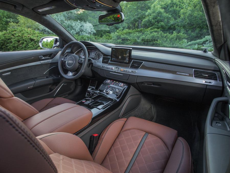Торпедо Audi S8 2014 года  (NA) (фото 11 из 23)